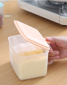 Detail of pink dual-grid seasoning box with one-handed press lid and clear spoons