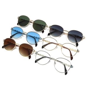 Collection de lunettes de soleil rondes en métal rétro avec branches ondulées et verres variés