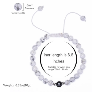 Bracelet en perles de howlite blanche 6mm avec lettre A et cordon tressé ajustable
