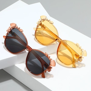 Women Cat Eye Sunglasses With Rhinestone Flower Decoration Plastic Frame PC Lens UV400 Protection Retro Fashionable Eyewear
