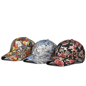 Trois casquettes hip-hop premium en coton avec broderie florale en fil d'or brillant