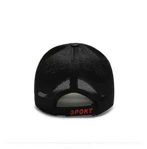 Rückansicht der schwarzen Mesh-Baseballkappe mit atmungsaktivem Stoff und SPORT-Gurt