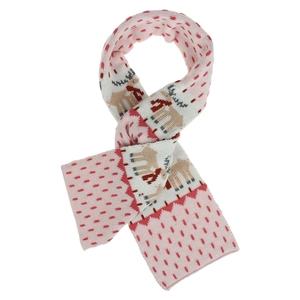 Gros plan d'une écharpe en tricot rose et blanche avec motifs de rennes de Noël