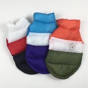Cappotti invernali per cani trapuntati color-block in rosso, blu e arancione