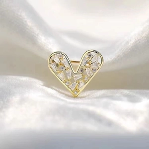 Heart Shaped Brooch Alloy Hollow Sparkling Rhinestone Collar Pin Anti-exposure Scarf Buckle Jewelry For Women Elegant