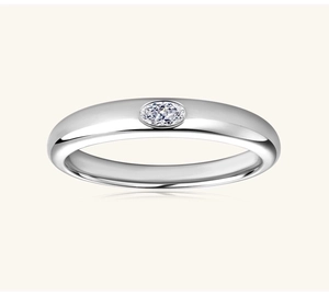 Macro shot of oval-cut moissanite stone set in a polished 925 silver wedding ring