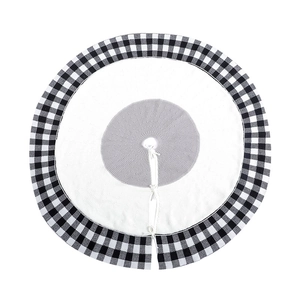 122cm knitted Christmas tree skirt with white center and black and white checkered border