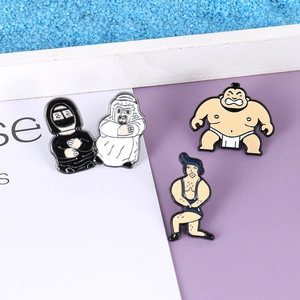 Kreatives Set mit japanischen Sumo- und Cartoon-Metallnadeln für Taschen und Kleidung