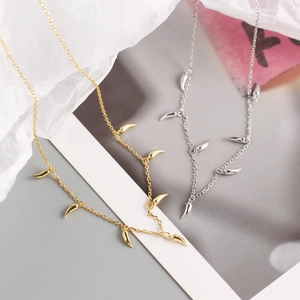 Minimalist S925 sterling silver clavicle necklaces with horn charms in gold and silver