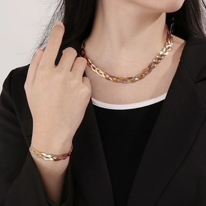 Set di collane a catena intrecciata a tre colori in oro, argento e oro rosa