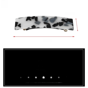 Détail des dimensions d'une pince à cheveux carrée texture marbre de 9 cm