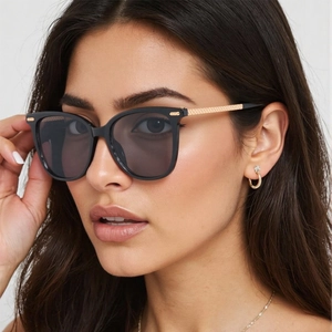Lunettes De Soleil Carrées Protection UV400 Monture PC Branches En Métal Mode Tendance Voyage En Plein Air Hommes Femmes