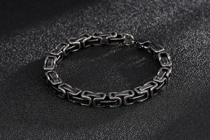 Detailed close-up of retro stainless steel Byzantine chain bracelet for men in silver finish