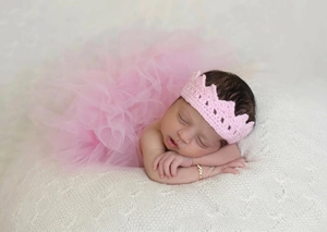 Detail of newborn pink tutu skirt and handmade crochet crown for baby photography sessions