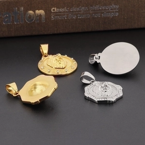 Hip-hop lion head medallion pendants in gold and silver steel with rhinestone details