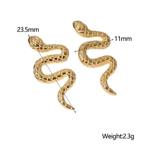 Detailed size and weight specs for gold snake-shaped stainless steel earrings