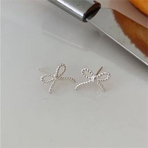 Minimalist 925 sterling silver bow knot stud earrings with textured rope design