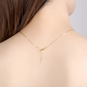 Detailed view of adjustable s925 silver gold-plated chain with lobster clasp on neck