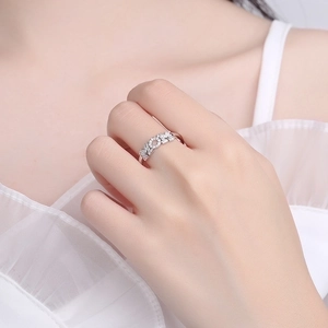 Elegant S925 silver MOM ring for women with sparkling cubic zirconia insets