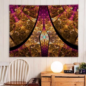 Nordischer Wandteppich mit abstraktem Fraktalmuster an einer beigen Wand für Schlafzimmer