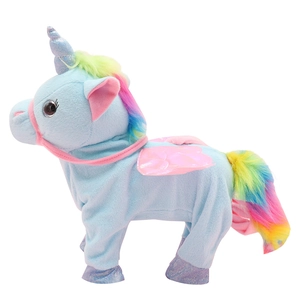 Peluche unicorno elettrico blu con criniera arcobaleno e ali rosa su sfondo bianco pulito
