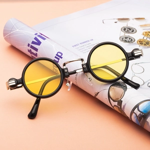 Retro steampunk round sunglasses with black frames and vibrant yellow lenses for fashion