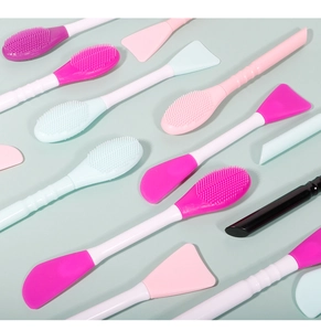 Dual-ended silicone face mask brushes with soft bristles and flat spatula tips
