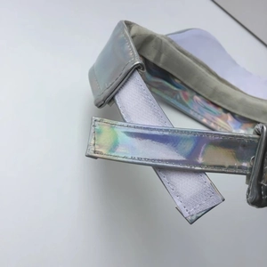 Visiera parasole in pelle laser iridescente con cinturino in velcro regolabile per sport