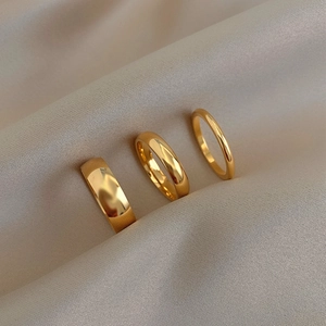 Bague Minimaliste en Acier Titane Plaqué Or 18K Anneau Simple Empilable pour Femme Bague de Doigt Fine Bijoux de Mode Cadeau