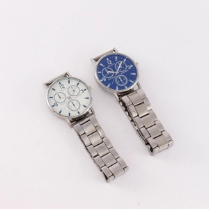 Fashionable men's blue light quartz watch with silver steel band and multi-dial design
