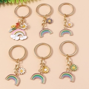 Sweet Rainbow Daisy Flower Enamel Keychain Cute Gold Metal Heart Bag Pendant For Women Girls School Backpack Decoration Jewelry Gift
