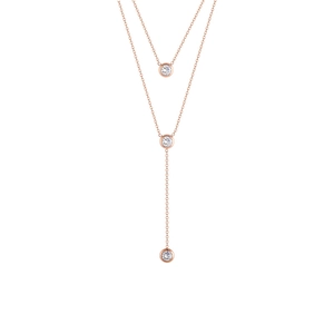 Collana minimalista a doppio strato in oro rosa con tre ciondoli a diamante tondo