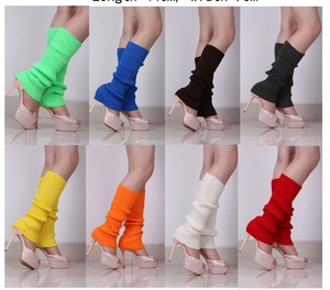 Detail view of 41cm knitted leg warmers in 8 vibrant colors with ribbed texture and heel fit