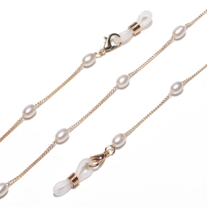 Chaîne à lunettes dorée avec perles de riz blanches et boucles en silicone réglables