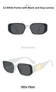 Détail de lunettes de soleil carrées blanches avec logo MN doré et verres gris foncé