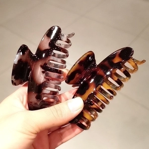 Large leopard print hair claw clips in light and dark tortoise shell for women
