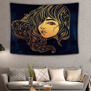 Détail de la tapisserie artistique avec profil de déesse céleste et motifs de lune et d'étoiles