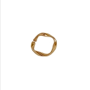 Elegant gold adjustable wave twisted ring with a polished minimalist aesthetic for women