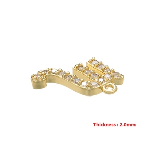 Gedetailleerd beeld van micro-pave gouden Boogschutter bedel met 2,0 mm dikte