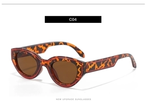 Close-up of tortoise shell oval frame sunglasses with wide leopard print temples C04