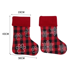Size specifications for plaid Christmas stockings featuring 19cm width and 43cm length