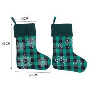 Detailed size chart for 18-inch plaid Christmas stockings with paw and snowflake patterns