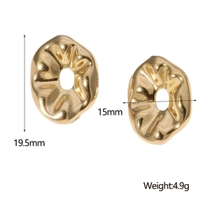 Detailed dimensions of gold textured stud earrings with 19.5mm height and 15mm width