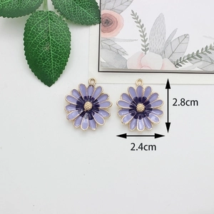 Daisy flower charm pendants in purple enamel with gold details for jewelry DIY
