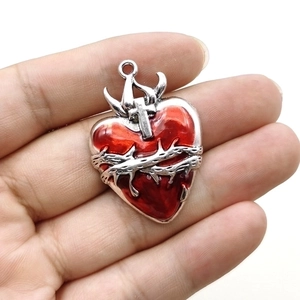Vintage Gothic Sacred Heart pendant in silver alloy with red enamel and thorn details