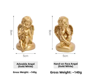 Détail des figurines d'anges dorés avec dimensions de 8cm de hauteur et 5cm de largeur