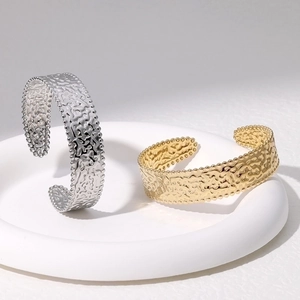 Bracciali vintage in acciaio inossidabile placcati oro e argento con trama martellata