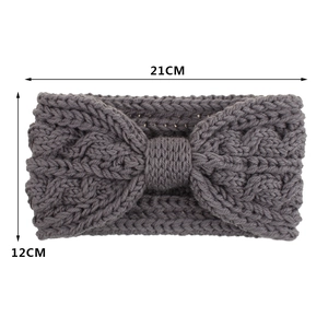 Bandeau d'hiver en tricot torsadé gris foncé pour femme avec nœud décoratif