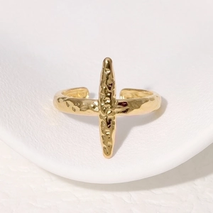 Minimalist gold titanium steel open ring featuring a unique vertical hammered texture design