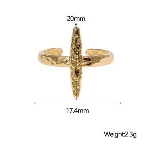 Detailed dimension guide for gold hammered cross ring showing 20mm height and 2.3g weight